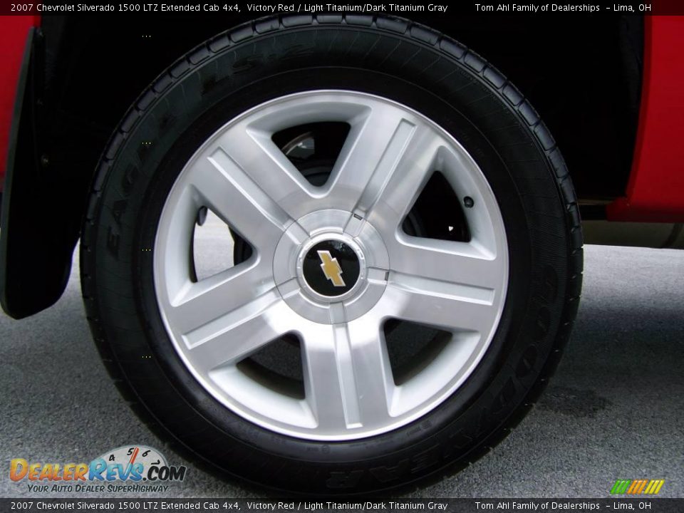 2007 Chevrolet Silverado 1500 LTZ Extended Cab 4x4 Victory Red / Light Titanium/Dark Titanium Gray Photo #9