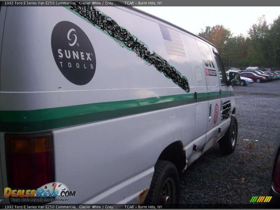 1992 Ford E Series Van E250 Commercial Glacier White / Grey Photo #4