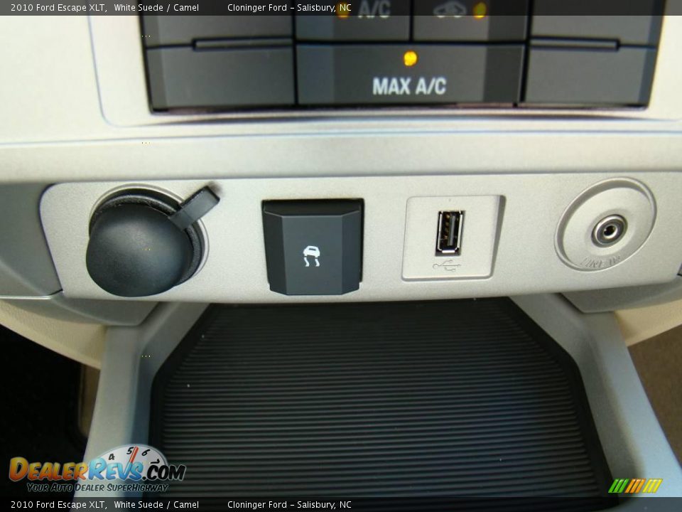 2010 Ford Escape XLT White Suede / Camel Photo #25