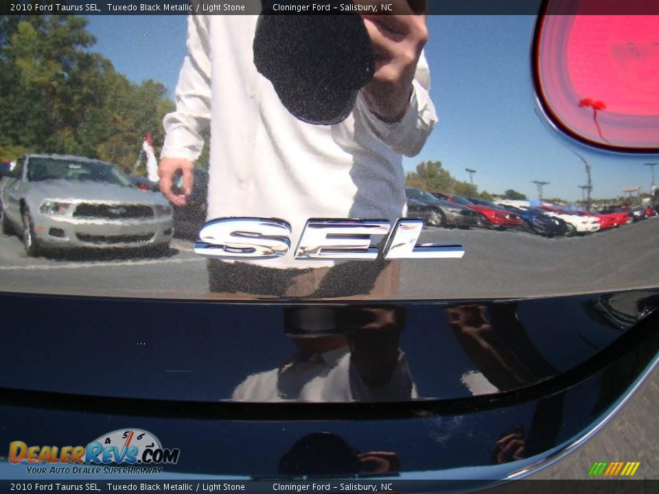2010 Ford Taurus SEL Tuxedo Black Metallic / Light Stone Photo #15