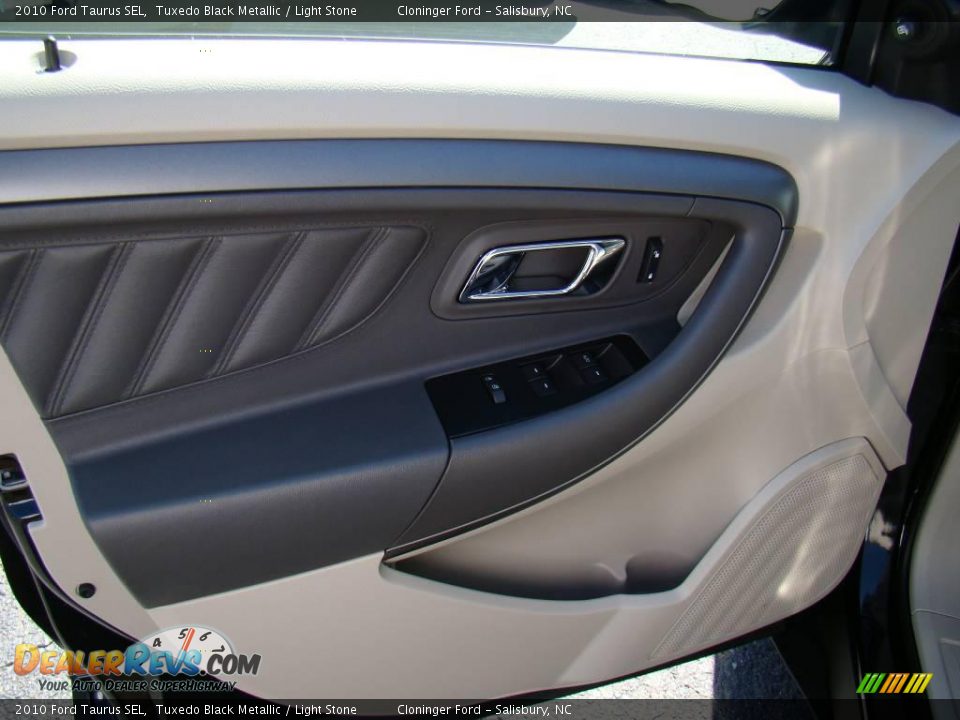 2010 Ford Taurus SEL Tuxedo Black Metallic / Light Stone Photo #16
