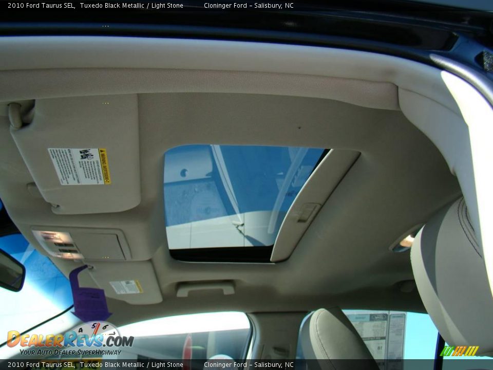 2010 Ford Taurus SEL Tuxedo Black Metallic / Light Stone Photo #18