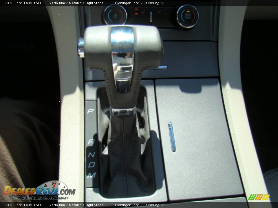 2010 Ford Taurus SEL Tuxedo Black Metallic / Light Stone Photo #24