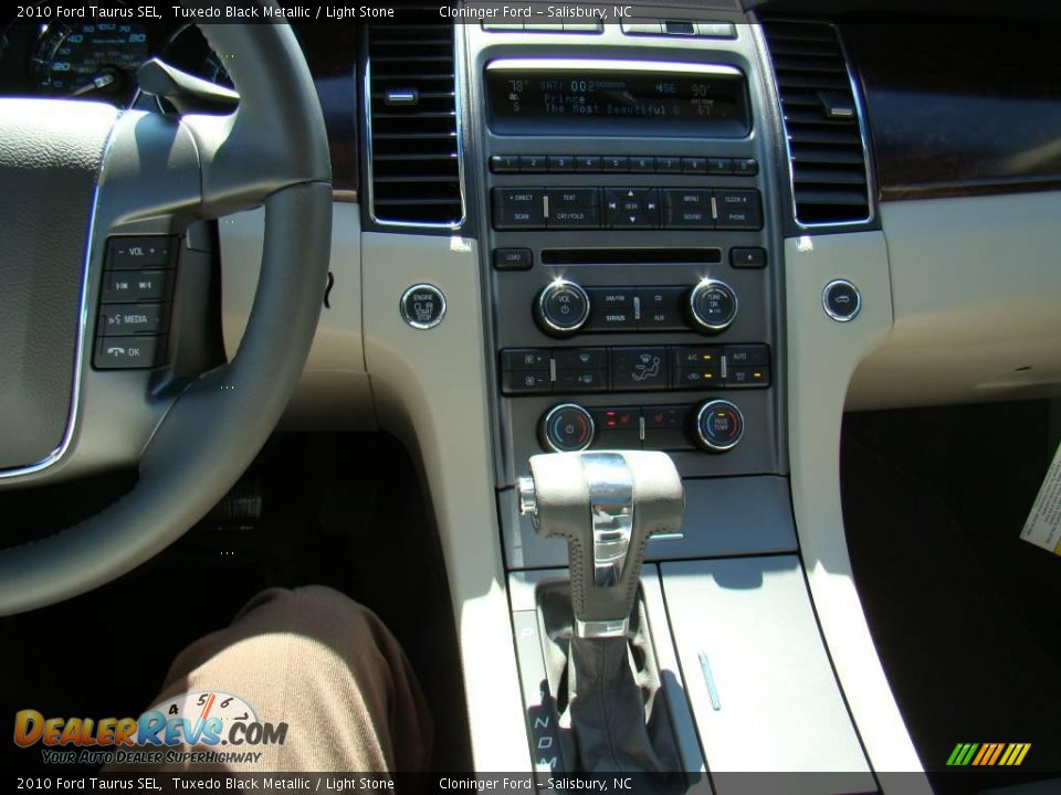 2010 Ford Taurus SEL Tuxedo Black Metallic / Light Stone Photo #27
