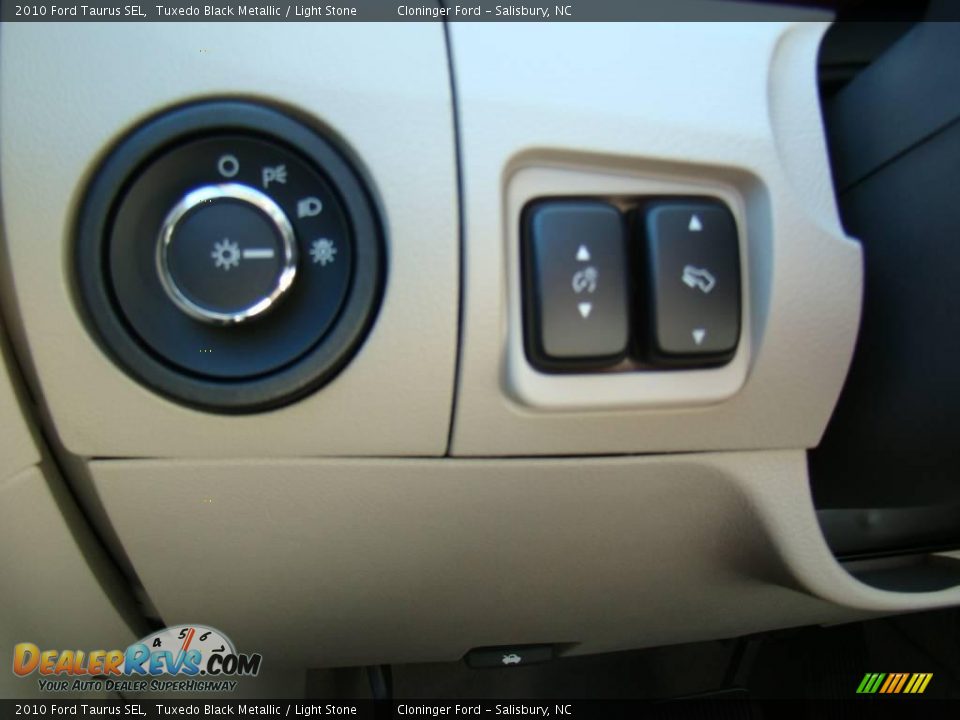 2010 Ford Taurus SEL Tuxedo Black Metallic / Light Stone Photo #29
