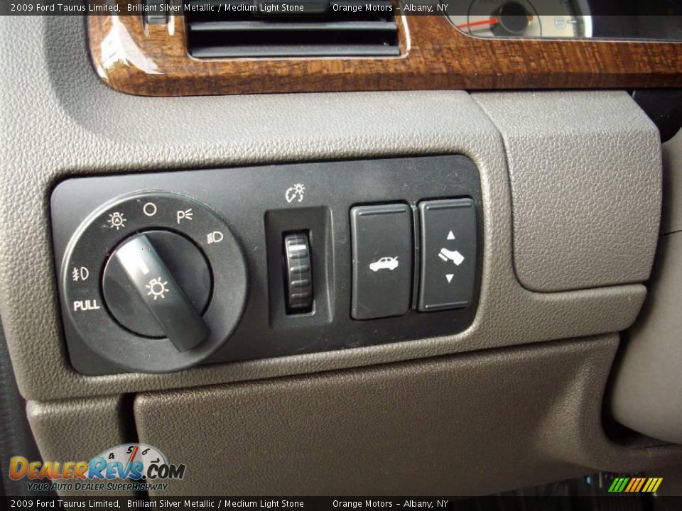 2009 Ford Taurus Limited Brilliant Silver Metallic / Medium Light Stone Photo #14
