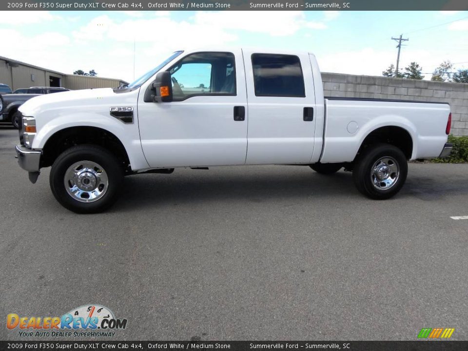2009 Ford F350 Super Duty XLT Crew Cab 4x4 Oxford White / Medium Stone Photo #2