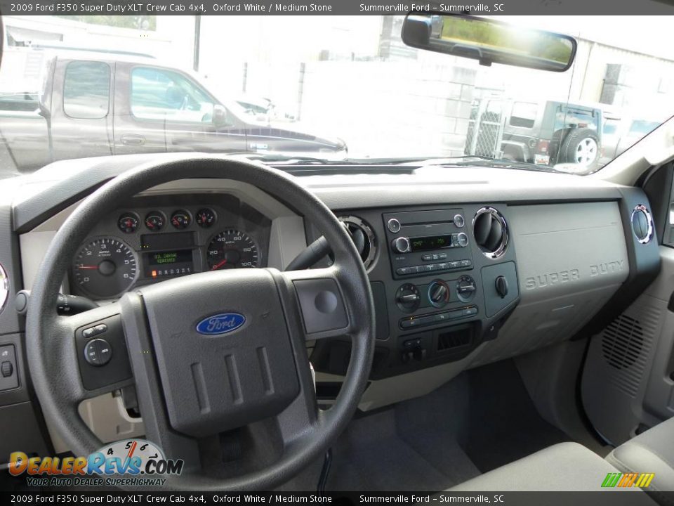 2009 Ford F350 Super Duty XLT Crew Cab 4x4 Oxford White / Medium Stone Photo #3