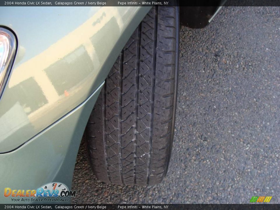 2004 Honda Civic LX Sedan Galapagos Green / Ivory Beige Photo #10