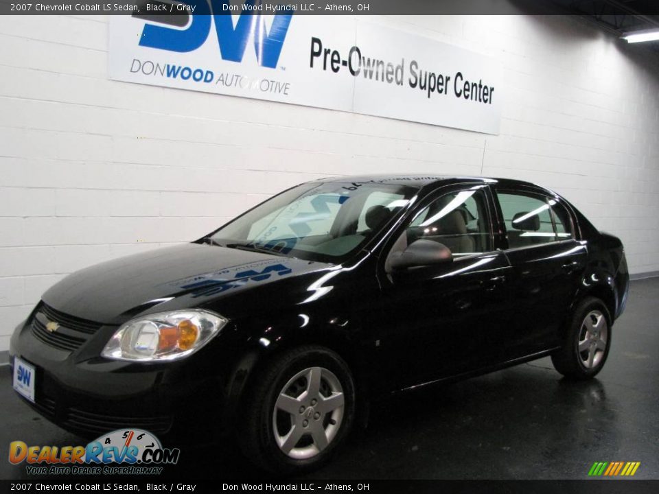 2007 Chevrolet Cobalt LS Sedan Black / Gray Photo #2