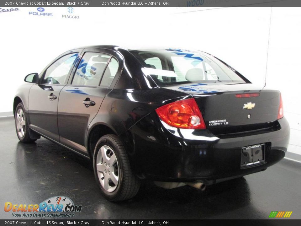 2007 Chevrolet Cobalt LS Sedan Black / Gray Photo #3