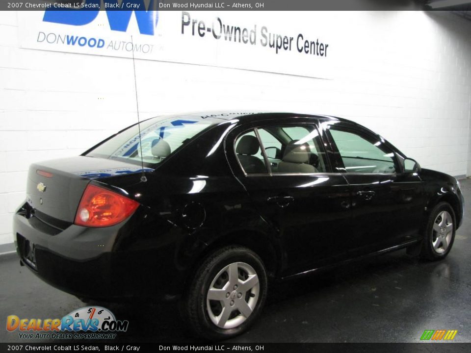2007 Chevrolet Cobalt LS Sedan Black / Gray Photo #4