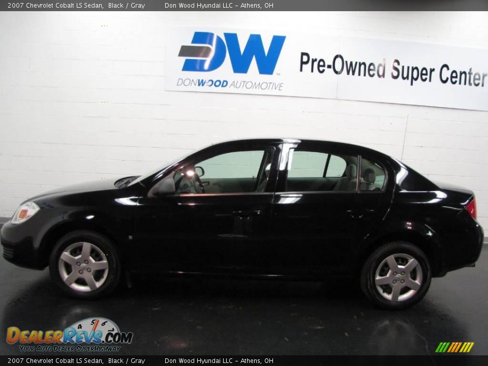 2007 Chevrolet Cobalt LS Sedan Black / Gray Photo #5