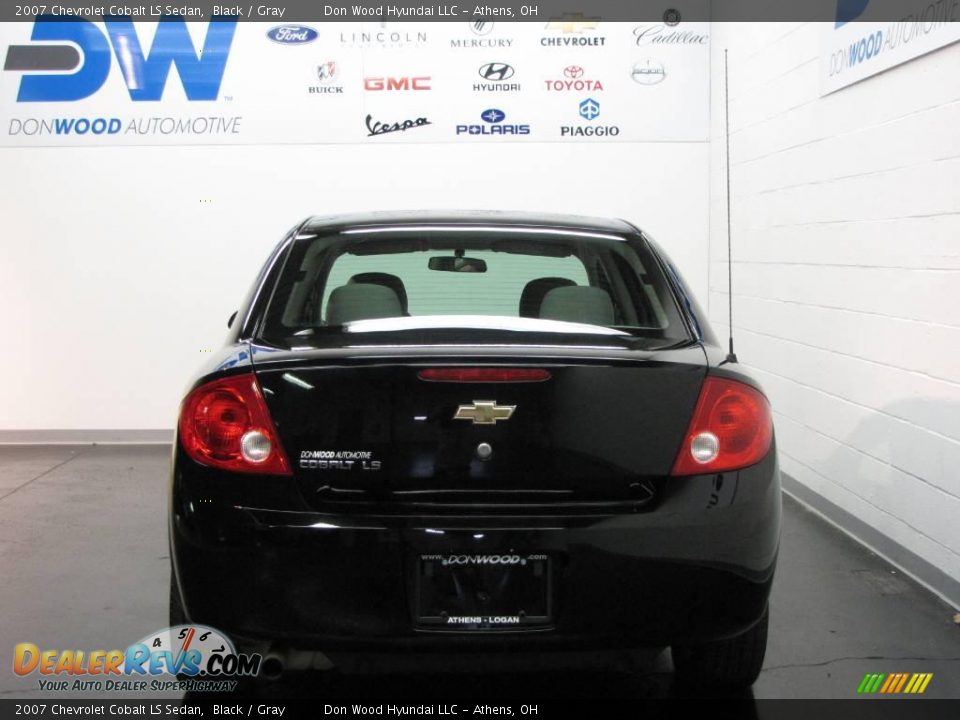 2007 Chevrolet Cobalt LS Sedan Black / Gray Photo #7