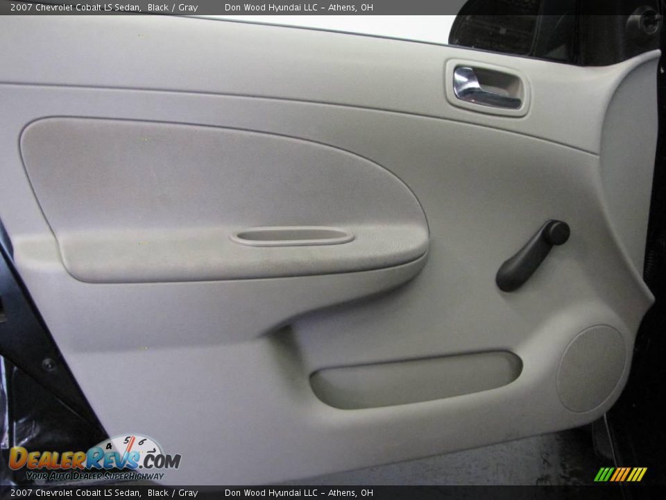2007 Chevrolet Cobalt LS Sedan Black / Gray Photo #13