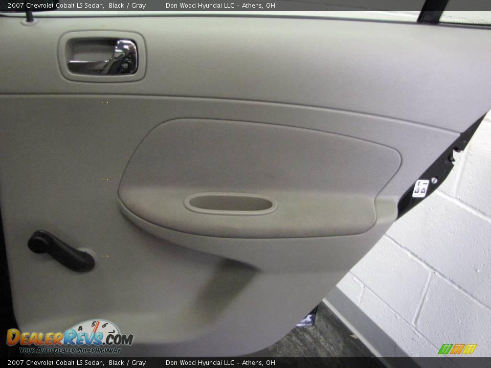 2007 Chevrolet Cobalt LS Sedan Black / Gray Photo #16