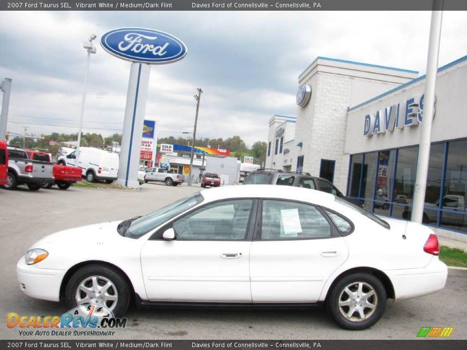 2007 Ford Taurus SEL Vibrant White / Medium/Dark Flint Photo #2
