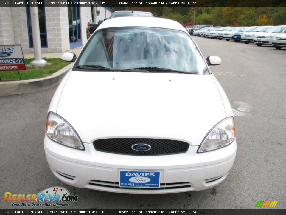 2007 Ford Taurus SEL Vibrant White / Medium/Dark Flint Photo #3