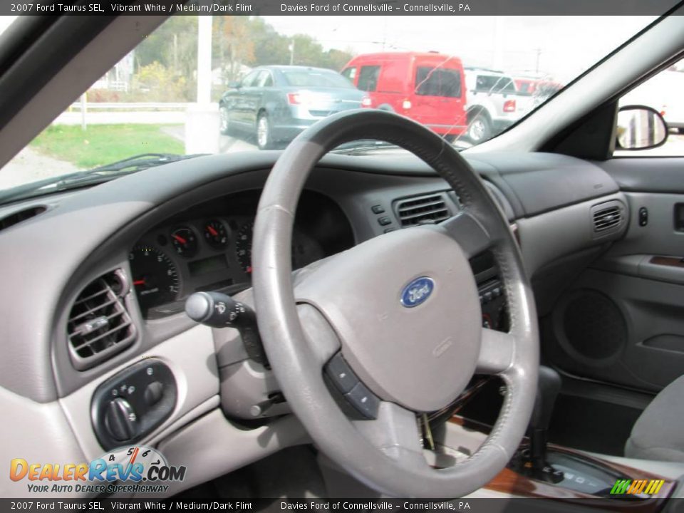 2007 Ford Taurus SEL Vibrant White / Medium/Dark Flint Photo #8