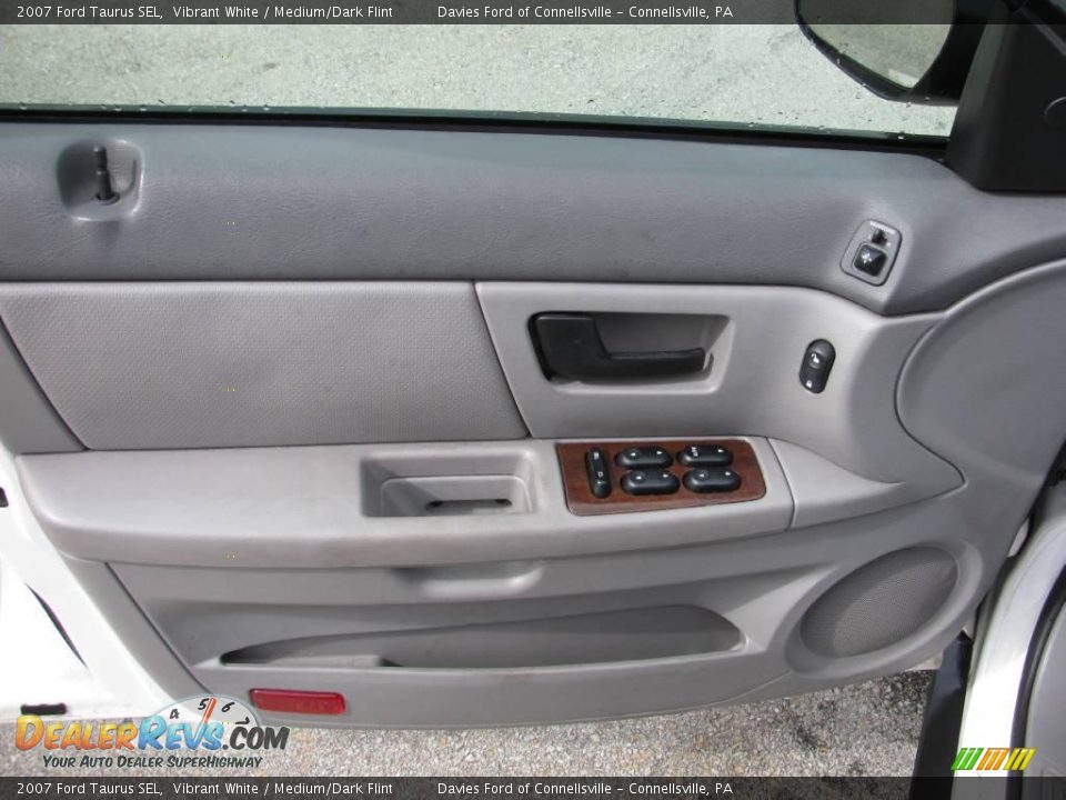 2007 Ford Taurus SEL Vibrant White / Medium/Dark Flint Photo #10