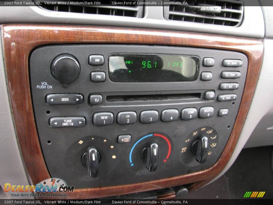 2007 Ford Taurus SEL Vibrant White / Medium/Dark Flint Photo #11