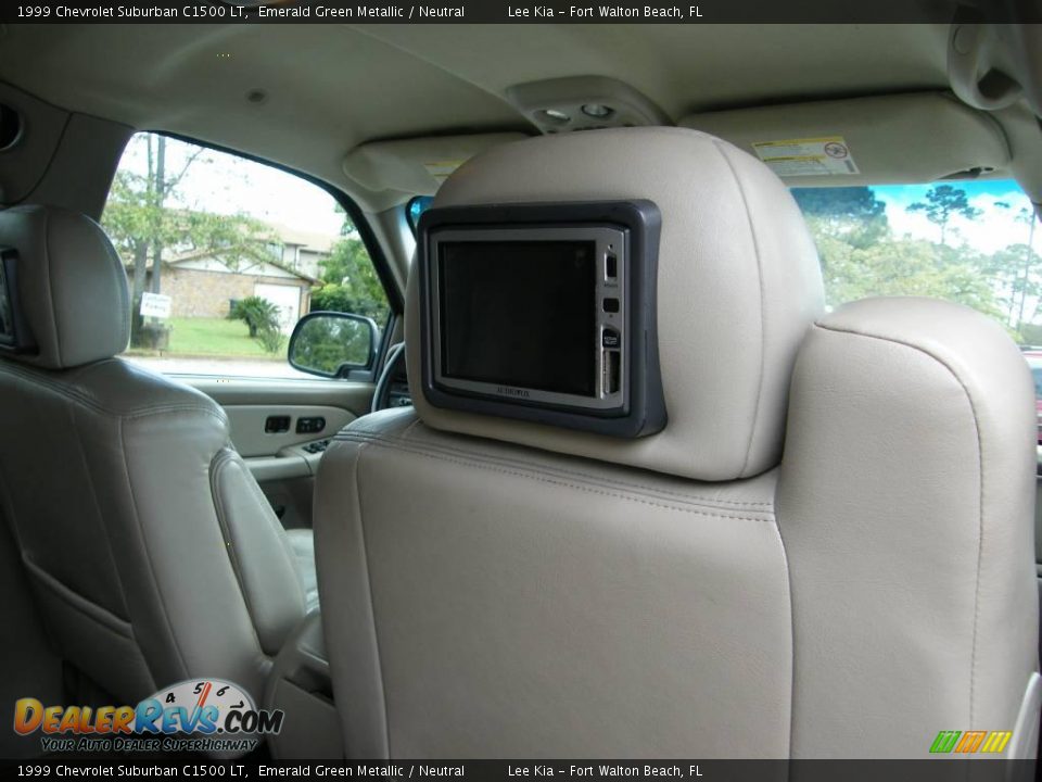 1999 Chevrolet Suburban C1500 LT Emerald Green Metallic / Neutral Photo #31
