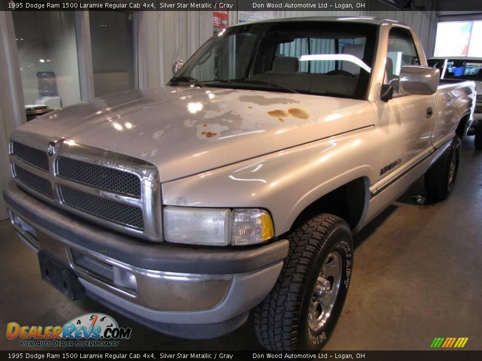1995 Dodge Ram 1500 Laramie Regular Cab 4x4 Silver Star Metallic / Gray Photo #2