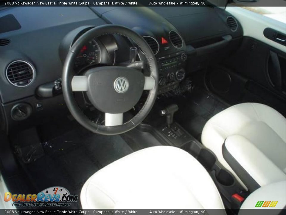 2008 Volkswagen New Beetle Triple White Coupe Campanella White / White Photo #9