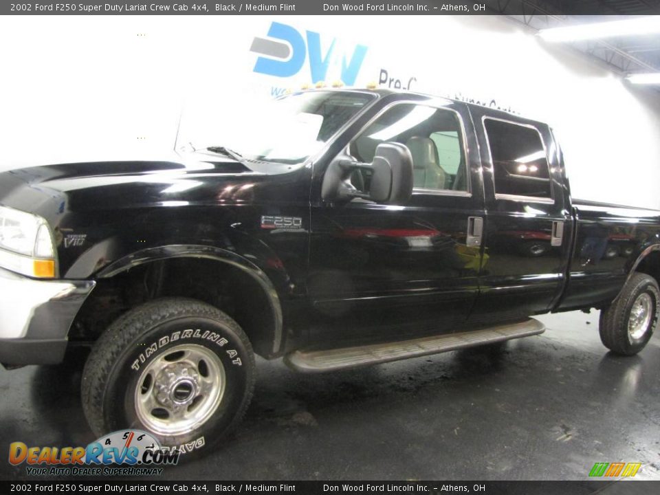 2002 Ford F250 Super Duty Lariat Crew Cab 4x4 Black / Medium Flint Photo #2