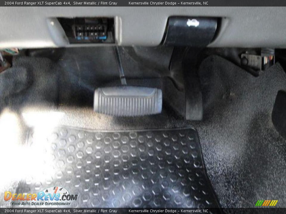 2004 Ford Ranger XLT SuperCab 4x4 Silver Metallic / Flint Gray Photo #35