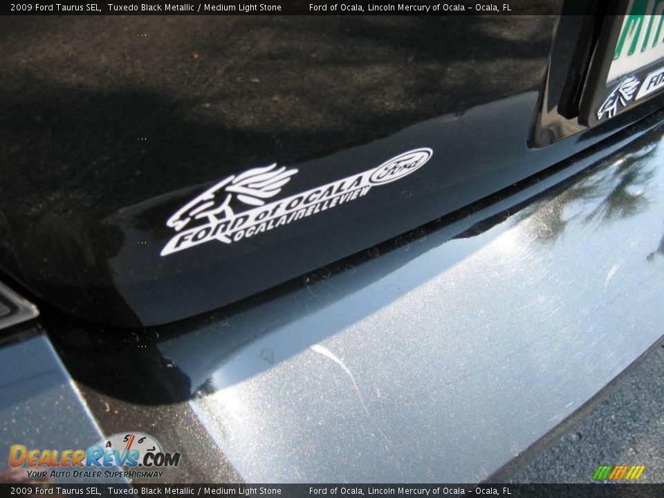2009 Ford Taurus SEL Tuxedo Black Metallic / Medium Light Stone Photo #10