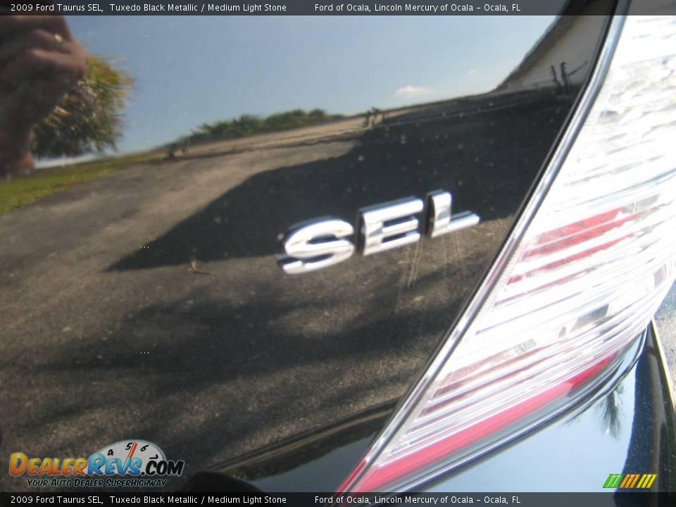 2009 Ford Taurus SEL Tuxedo Black Metallic / Medium Light Stone Photo #12