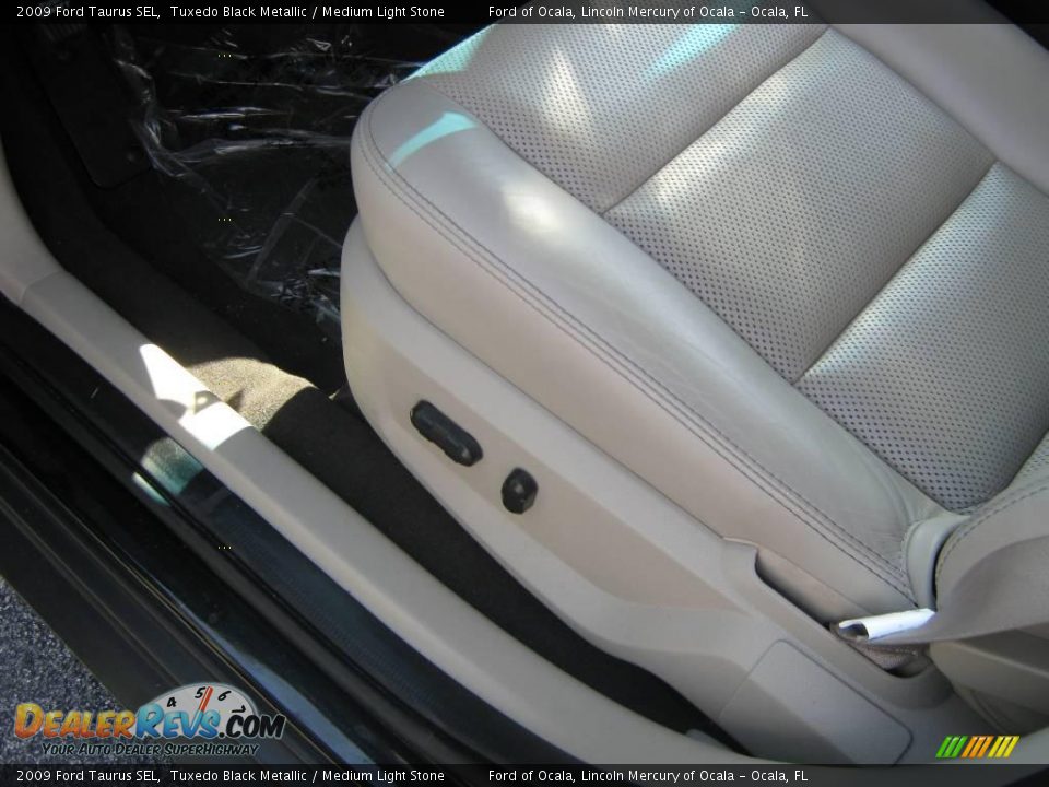 2009 Ford Taurus SEL Tuxedo Black Metallic / Medium Light Stone Photo #16