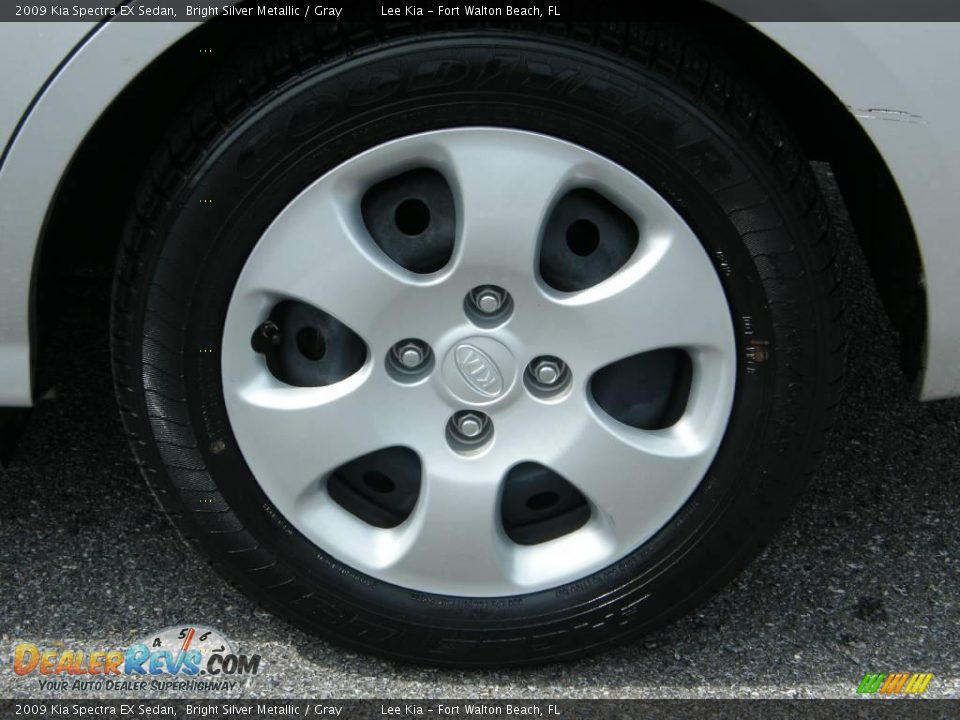 2009 Kia Spectra EX Sedan Bright Silver Metallic / Gray Photo #12