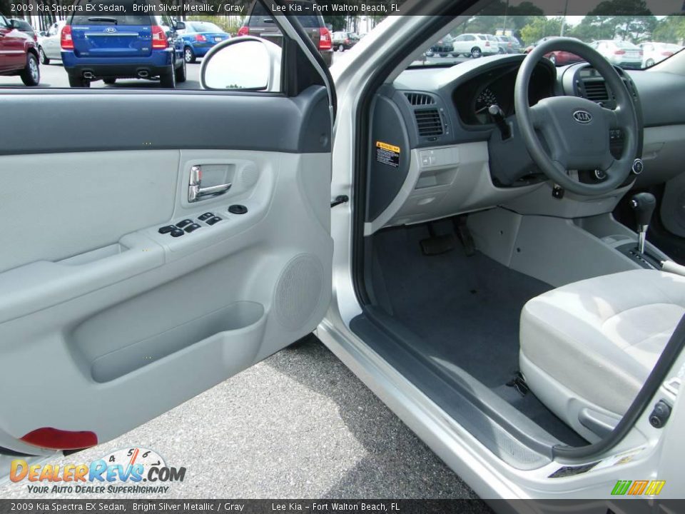2009 Kia Spectra EX Sedan Bright Silver Metallic / Gray Photo #14