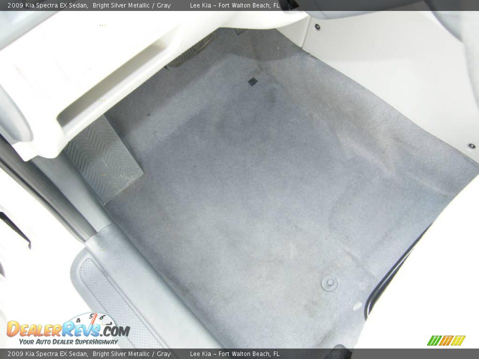 2009 Kia Spectra EX Sedan Bright Silver Metallic / Gray Photo #17