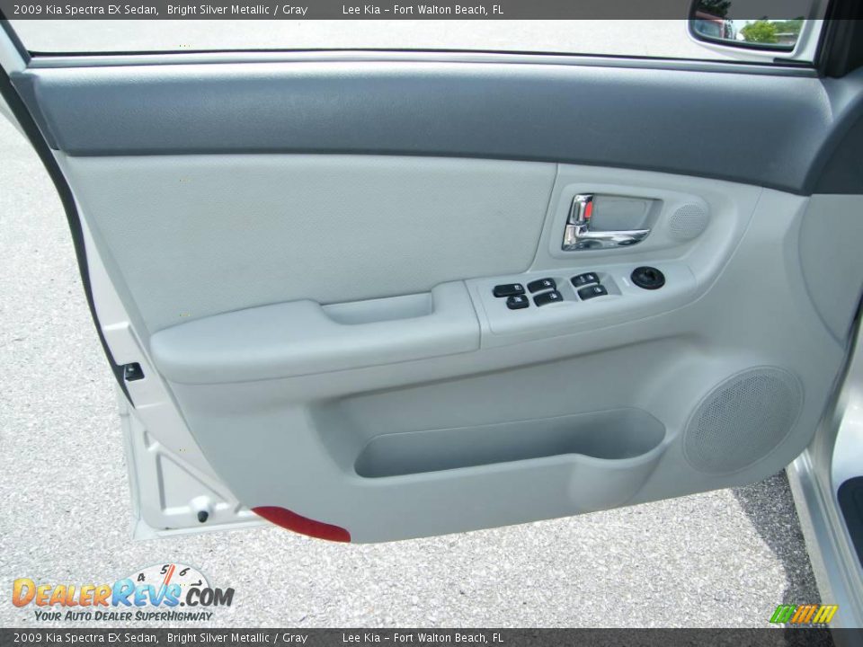 2009 Kia Spectra EX Sedan Bright Silver Metallic / Gray Photo #18