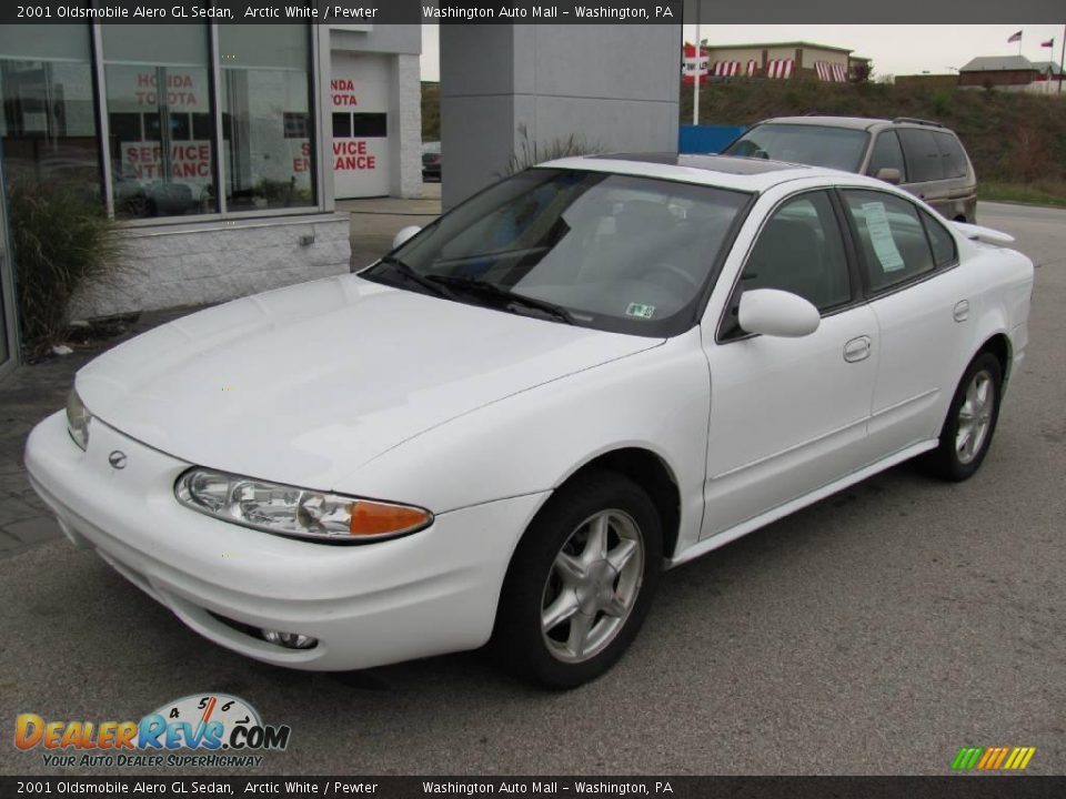 2001 Oldsmobile Alero GL Sedan Arctic White / Pewter Photo #2