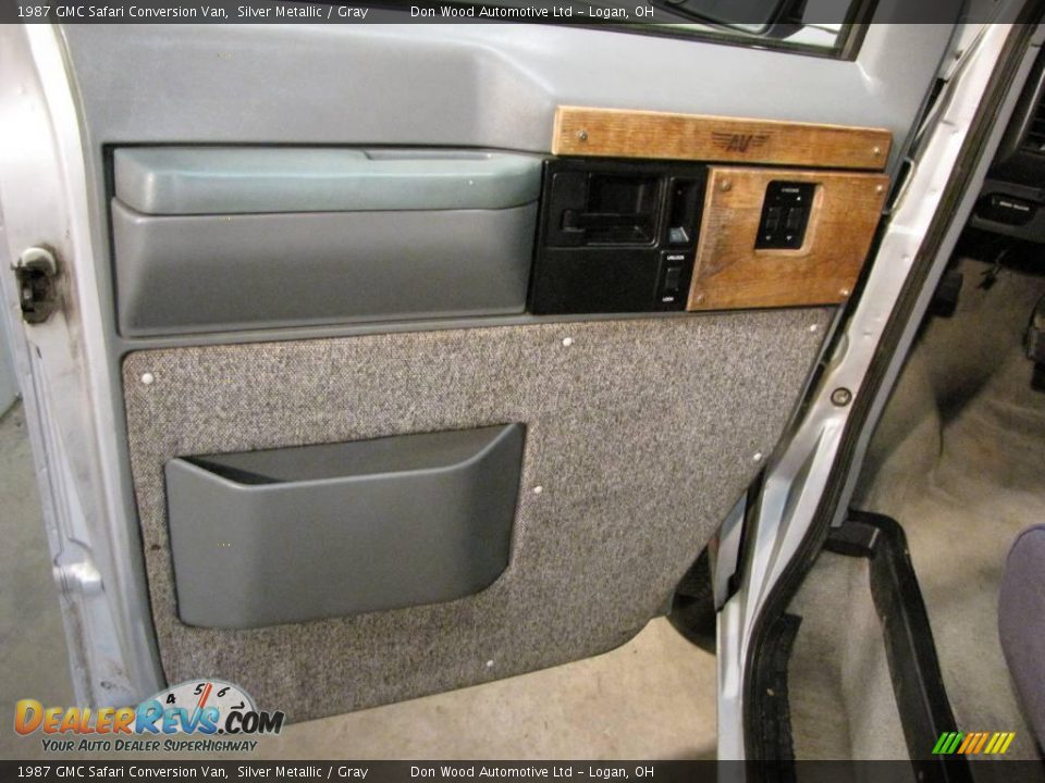 1987 GMC Safari Conversion Van Silver Metallic / Gray Photo #8