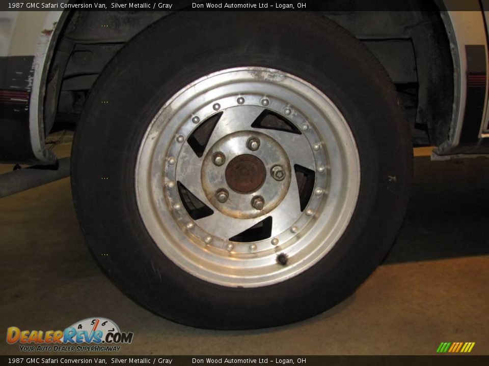 1987 GMC Safari Conversion Van Silver Metallic / Gray Photo #13