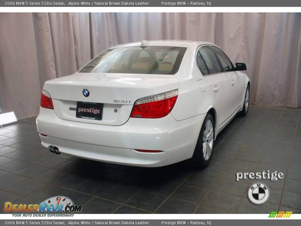 2009 BMW 5 Series 528xi Sedan Alpine White / Natural Brown Dakota Leather Photo #2