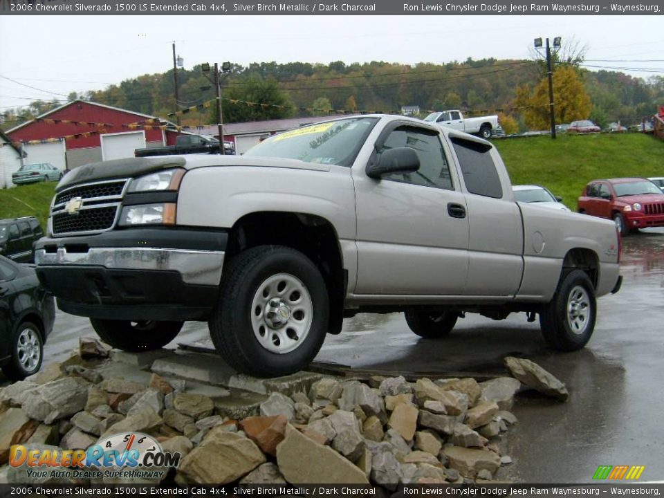 2006 Chevrolet Silverado 1500 LS Extended Cab 4x4 Silver Birch Metallic / Dark Charcoal Photo #1