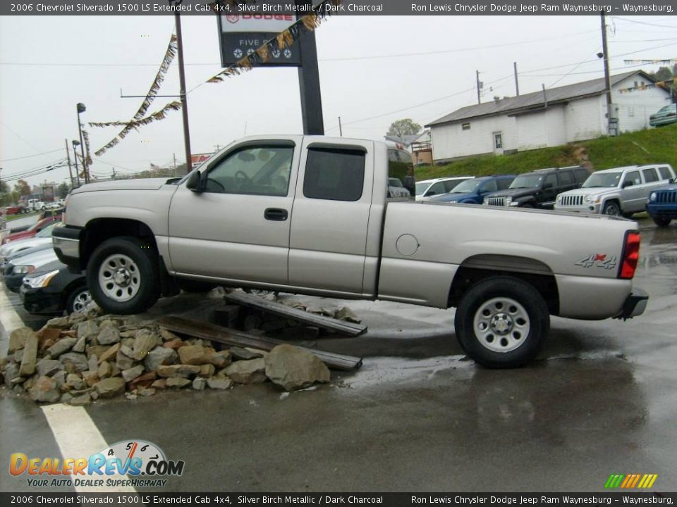 2006 Chevrolet Silverado 1500 LS Extended Cab 4x4 Silver Birch Metallic / Dark Charcoal Photo #2