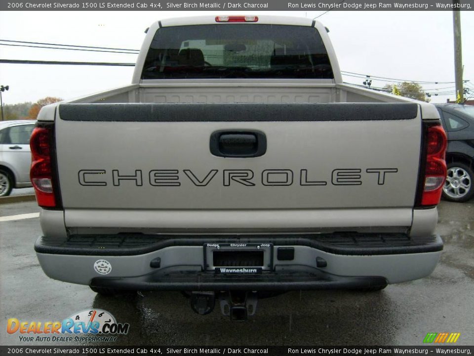 2006 Chevrolet Silverado 1500 LS Extended Cab 4x4 Silver Birch Metallic / Dark Charcoal Photo #4