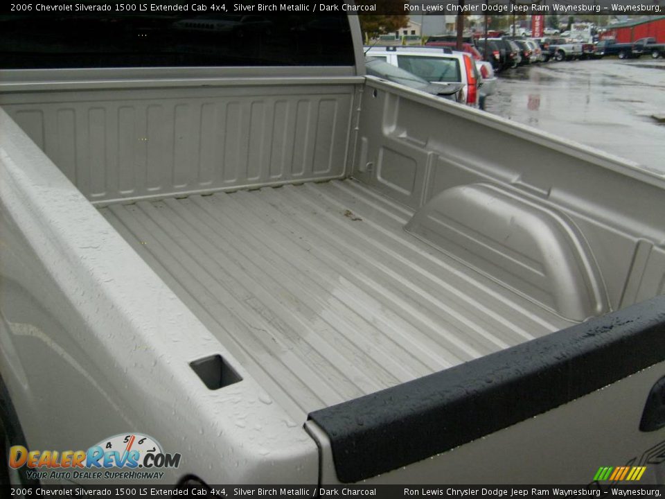 2006 Chevrolet Silverado 1500 LS Extended Cab 4x4 Silver Birch Metallic / Dark Charcoal Photo #12
