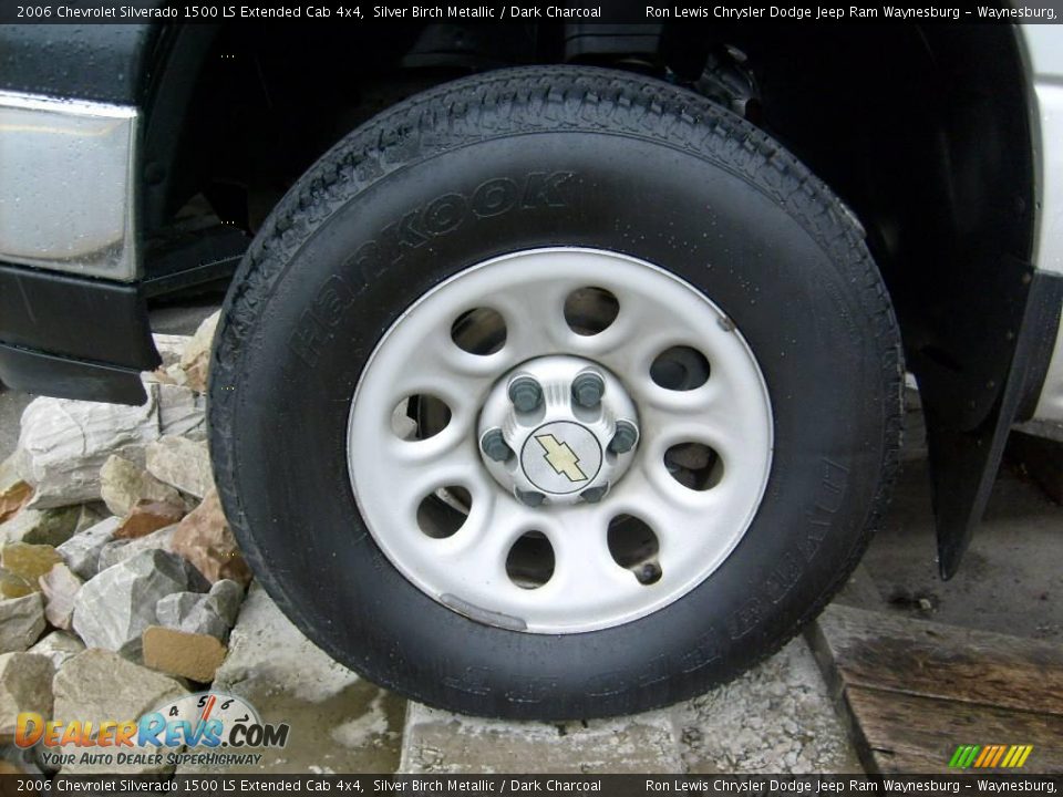 2006 Chevrolet Silverado 1500 LS Extended Cab 4x4 Silver Birch Metallic / Dark Charcoal Photo #13