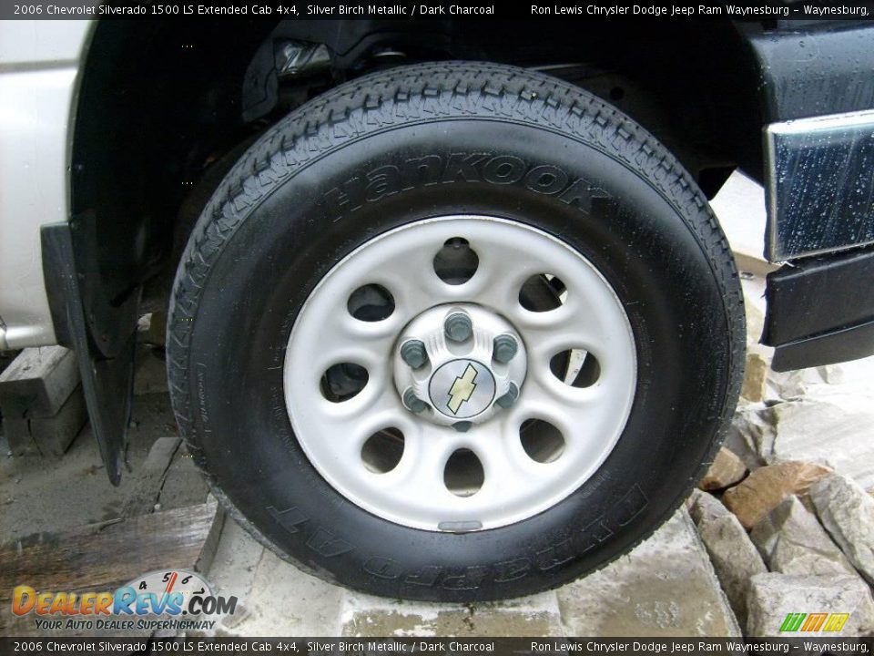 2006 Chevrolet Silverado 1500 LS Extended Cab 4x4 Silver Birch Metallic / Dark Charcoal Photo #16