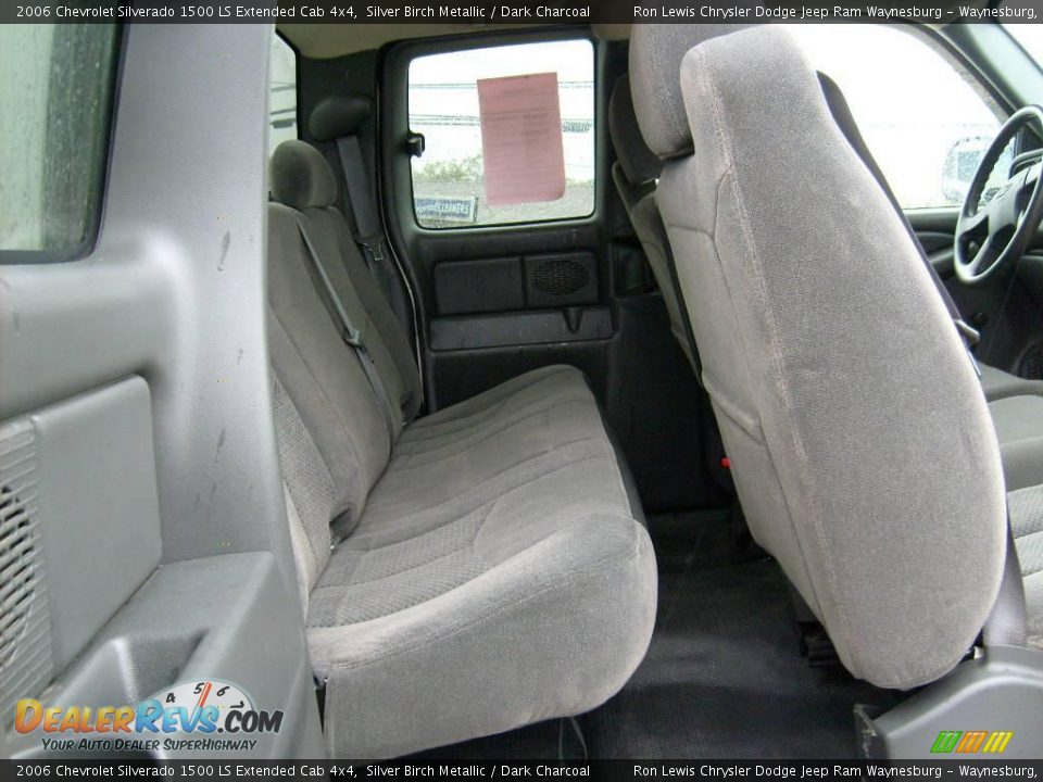 2006 Chevrolet Silverado 1500 LS Extended Cab 4x4 Silver Birch Metallic / Dark Charcoal Photo #17