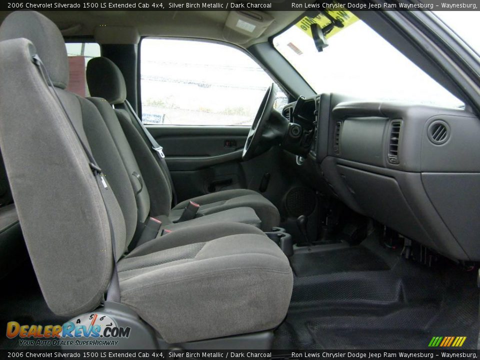 2006 Chevrolet Silverado 1500 LS Extended Cab 4x4 Silver Birch Metallic / Dark Charcoal Photo #18