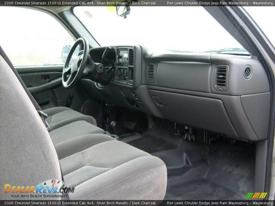 2006 Chevrolet Silverado 1500 LS Extended Cab 4x4 Silver Birch Metallic / Dark Charcoal Photo #19